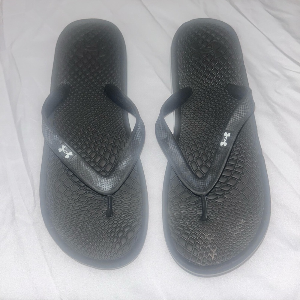 Under Armour Black Textured Flip Flops Men’s Size 8/9